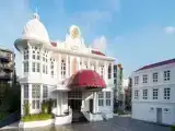 Четырёхместный люкс семейный с видом на бассейн