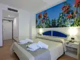 Двухместный номер Стандарт с частичным видом на море