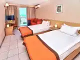 Двухместный номер Стандарт с частичным видом на море