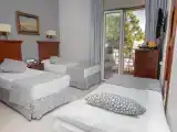 Трёхместный номер с балконом