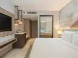 Двухместный номер Premium с балконом и с видом на бассейн