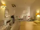 Студия с видом на сад