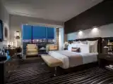Номер Hearing Accessible Luxury Strip View