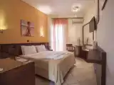 Двухместный номер Стандарт с частичным видом на море
