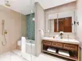 Двухместный люкс Signature c 1 комнатой с балконом и с видом на бассейн