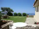 Апартаменты Цокольный этаж с видом на сад