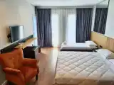 Двухместный номер Стандарт с частичным видом на море