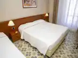 Двухместный номер Стандарт с балконом и с частичным видом на море