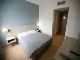 Трёхместный номер Эконом с балконом