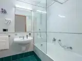 Двухместный номер Стандарт с балконом и с частичным видом на море