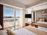 Двухместный номер Стандарт с балконом и с частичным видом на море
