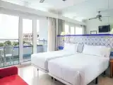 Двухместный номер Стандарт с частичным видом на море
