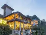 Шестиместные апартаменты Luxury с 4 комнатами