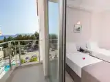 Двухместный номер Стандарт с частичным видом на море
