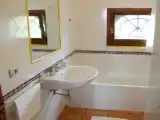 Двухместный номер Эконом Цокольный этаж c 1 комнатой с видом на сад