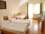 Трёхместный номер Комфорт с балконом