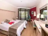Двухместный номер Стандарт с частичным видом на море