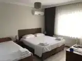 Трёхместный номер Стандарт с балконом и с видом на город