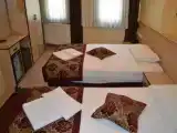 Трёхместный номер Стандарт с видом на улицу