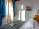 Трёхместный номер Стандарт с частичным видом на море