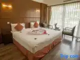Номер Superior с балконом и с видом на озеро