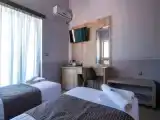 Двухместный номер Стандарт с частичным видом на море