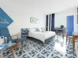 Трёхместный номер Deluxe с видом на море
