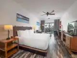 Люкс с видом на бассейн
