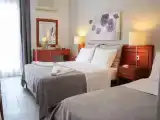 Номер Superior с балконом и с частичным видом на море
