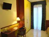 Двухместный номер Стандарт с балконом и с частичным видом