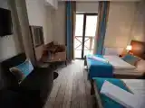 Трёхместный номер Стандарт с балконом