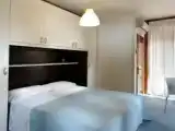 Трёхместный номер Стандарт с частичным видом на море