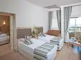 Четырёхместный номер Family с видом на окрестности