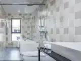 Трёхместный номер Deluxe с балконом и с видом на город