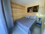 Четырёхместный коттедж Premium с балконом