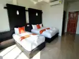 Трёхместный номер Deluxe с частичным видом на море