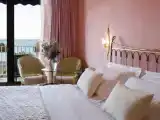 Двухместный номер Premier Deluxe с балконом и с видом на озеро
