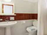 Трёхместный номер Стандарт с частичным видом на море