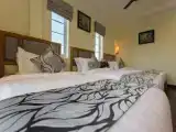 Трёхместный номер Deluxe с балконом и с видом на город