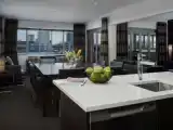 Кровать в общем номере с 2 комнатами