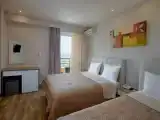 Трёхместный номер Deluxe с видом на море