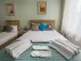 Трёхместный номер Стандарт с частичным видом на море