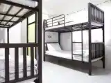 Кровать в общем номере (мужской номер)