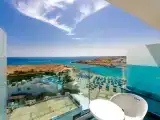Двухместный номер Deluxe с балконом и с частичным видом на море