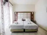 Трёхместный номер Стандарт с балконом