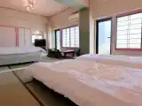 Трёхместный номер Стандарт с балконом