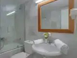 Апартаменты c 1 комнатой с балконом и с частичным видом на море
