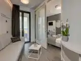 Люкс с балконом и с частичным видом
