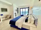 Трёхместный номер Deluxe с балконом и с видом на море