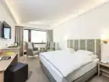 Двухместный номер Стандарт с балконом и с видом на озеро